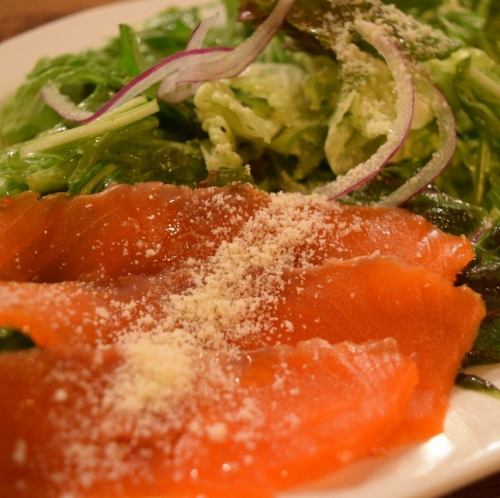 ノルウェーサーモンのサラダ