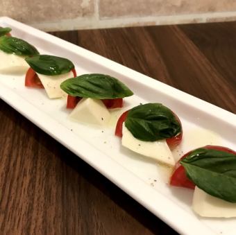 トマトとモッツァレラのカプレーゼ