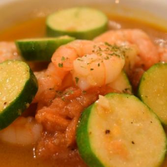 エビとズッキーニとトマトのアンチョビ風ソテー