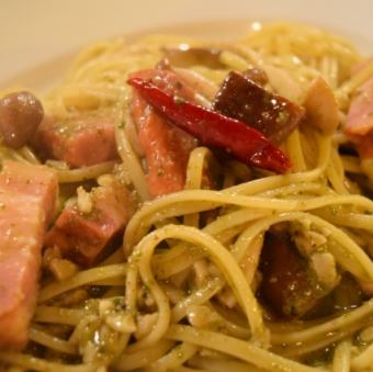 【Genovese】厚切りベーコンとキノコのジェノバ風リングイネ