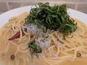 [油] 银鱼和紫苏叶辣椒