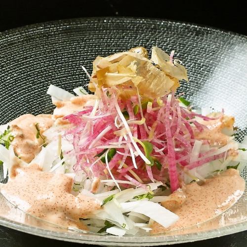 Tofu and radish menta sauce salad