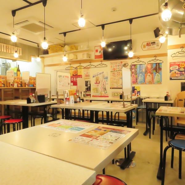 下町の雰囲気そのままにサクッと気軽に立ち寄れる。毎日深夜まで営業中★ テーブル席は人数に合わせてお席をご用意いたしますので人数などお気軽にご相談ください。