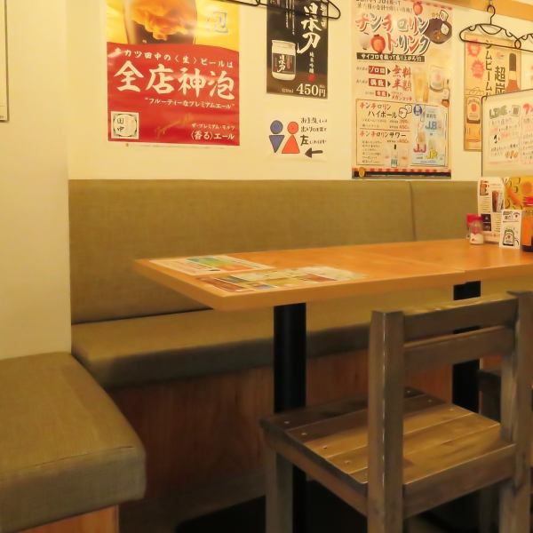 ゆっくりとお寛ぎいただけるソファ席もございます！、少人数から大人数までシーンに合わせて様々なお席をご用意、ご利用していただけます。スタッフ一同心よりご来店お待ちしております！