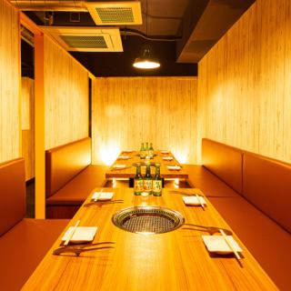 【焼肉フロア】最大55名様までご案内可能。焼肉フロアの貸切予約も承っておりますのでお気軽にお問い合わせください。