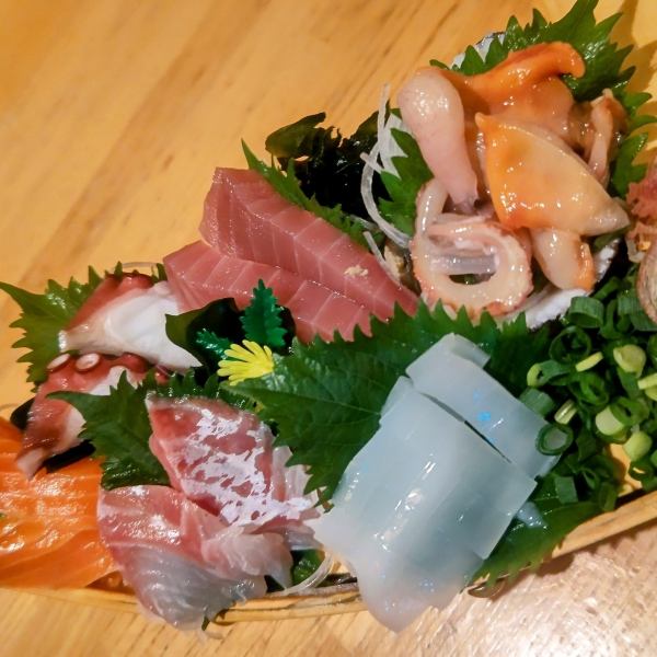 【地魚&産直鮮魚！】当店一番人気の舟盛り(６点)