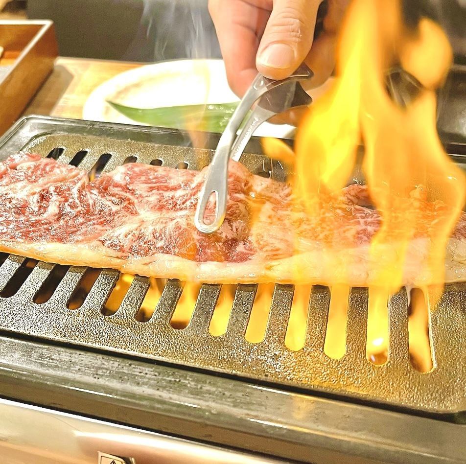 落ち着ける店内で厳選されたA4ランクの焼肉をお楽しみください