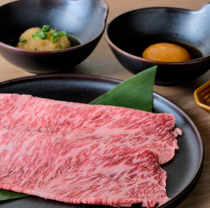 名物 大判焼肉 とろ肉３秒炙り ( 月見  ) 一人前