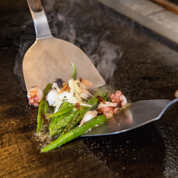 【30種類以上の選択肢！今日の気分で選べる鉄板焼き料理◎】各種鉄板焼き料理