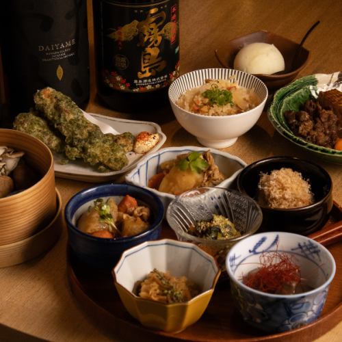 「休闲套餐」 可以悠闲地享用本店招牌炖菜和炭火烤菜,尽情享受季节美味的推荐套餐。