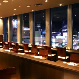 Counter seats overlooking the glittering night view.It is also recommended for special anniversaries.