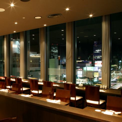 Very popular with couples! A counter where you can enjoy the night view of Kobe ♪ For dates ◎