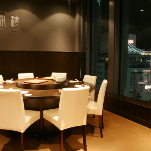 Ideal for banquets♪Round table private room