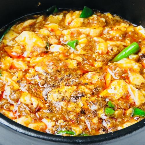 Sichuan mapo tofu / Stir-fried cloud ear fungus with spicy garlic