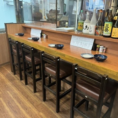 <p>【お一人様も大歓迎◎】カウンター席は、4席ご用意しておりますので、初めての方やお一人様でも安心してご利用いただけます！お仕事帰りやプライベートの時など、サクッと一杯飲みたい時にご利用ください♪</p>