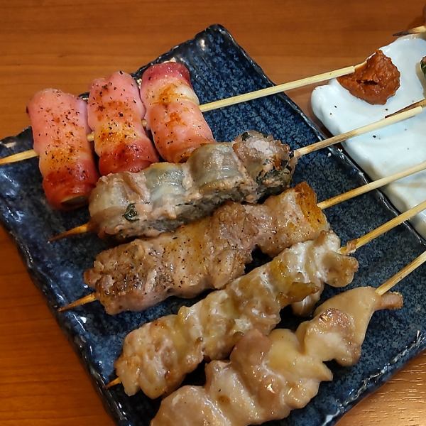 炭火で焼き上げるこだわりの串焼き☆「大葉豚巻き」や「ピーマンチーズ巻き」などの変わり串も◎