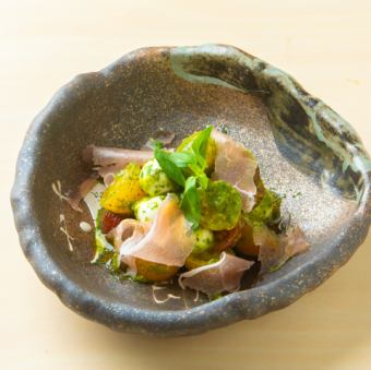生ハムとブラッターチーズのカプレーゼ
