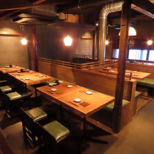 おしゃれな店内の2階席