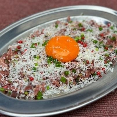 【卸売りもやっている当店自慢のユッケ】日本で食べられてうれしい☆