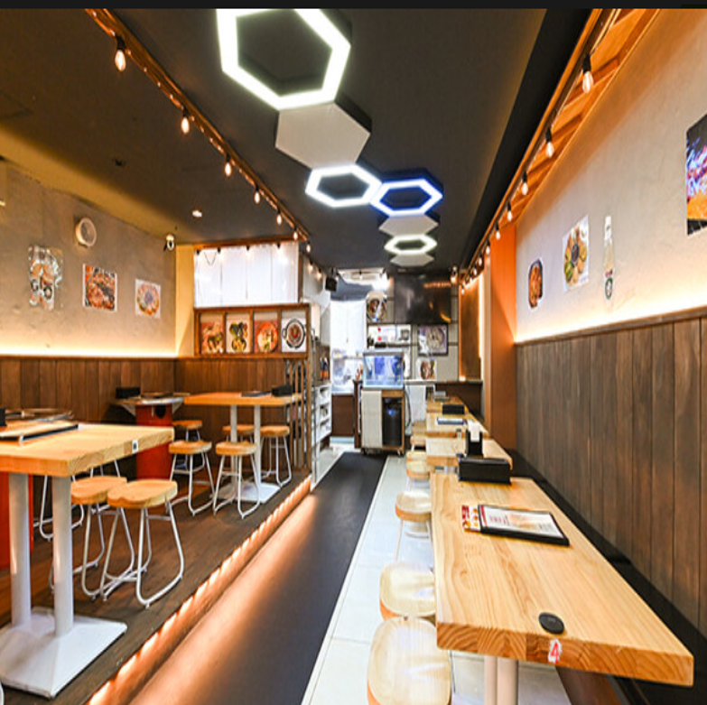 8月NEWオープンの広々としたお店です！年末の忘年会大歓迎です◎