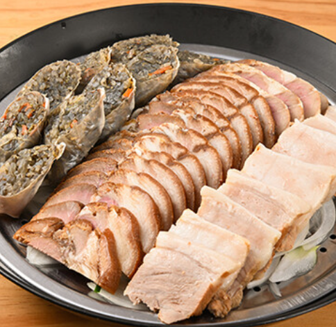 【女子会にもどうぞ！】流行の韓国メニューで女子会にも◎海鮮や野菜をたっぷり巻き込んだキンパやピリ辛のチョレギサラダ、生テナガダコのカルパッチョなど、女子会ウケするメニューございます♪クリームでデコレーションしたシェイクやスムージー、フルーツを盛り込んだ雪氷などはSNS映えもバッチリ☆