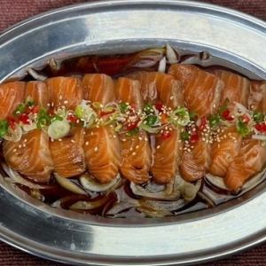 《一口メニュー》【4枚】カンジャンサーモン/ヤンニョムサーモン[辛★]　各