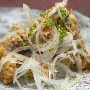 ヤンニョムチキン[辛★]/カンジャンチキン/ネギチキン/オニオンチキン/チェダーチーズチキン　各