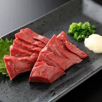 Domestic beef sashimi (limited quantity)