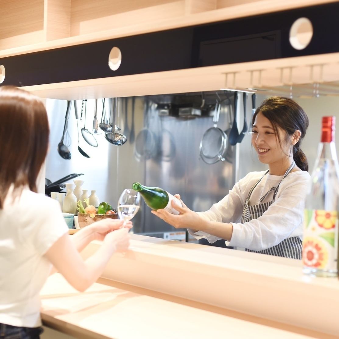 [1 minute from Shimbashi Station] “Japanese sake bar that travels with sake” You can enjoy special local sake and dishes from all over the country