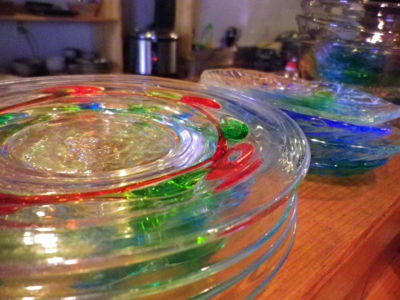 琉球玻璃用於船隻。沖繩獨特的安排和治療顏色應該進一步吃喝。