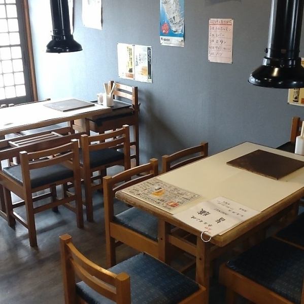 【普段使いから宴会まで幅広いシーンでご利用いただける、落ち着いた空間が魅力です】温かみのある照明と心地よい環境の店内は、リラックスできる雰囲気となっております。友人やご家族との食事はもちろん、幅広いシーンでご利用いただけます！居心地の良い空間で、心地よい時間をお過ごしください。