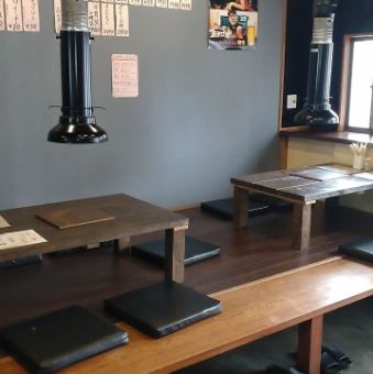 座敷席は5名様用が2つあり、連結する事で最大10名様まで利用可能です。