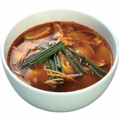 Kalbi soup (spicy level 1) / Daegutan soup (spicy level 3)