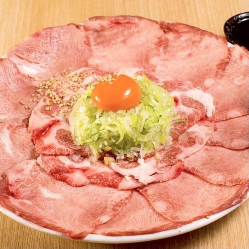 おすすめの逸品★タンユッケ、こぼれ麻婆豆腐、トロしめ鯖など！3時間飲み放題付コース3500円～◎