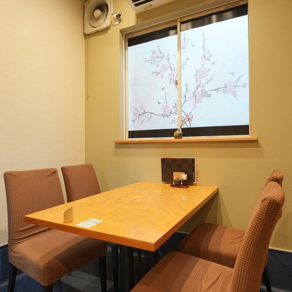 【欢迎全家光临！】宽敞的桌椅座位，欢迎全家光临！您可以轻松无忧地享受用餐时光。从午餐、约会、与同事的奖励午餐到日常使用，Unagi no Naruse 可用于任何场合！
