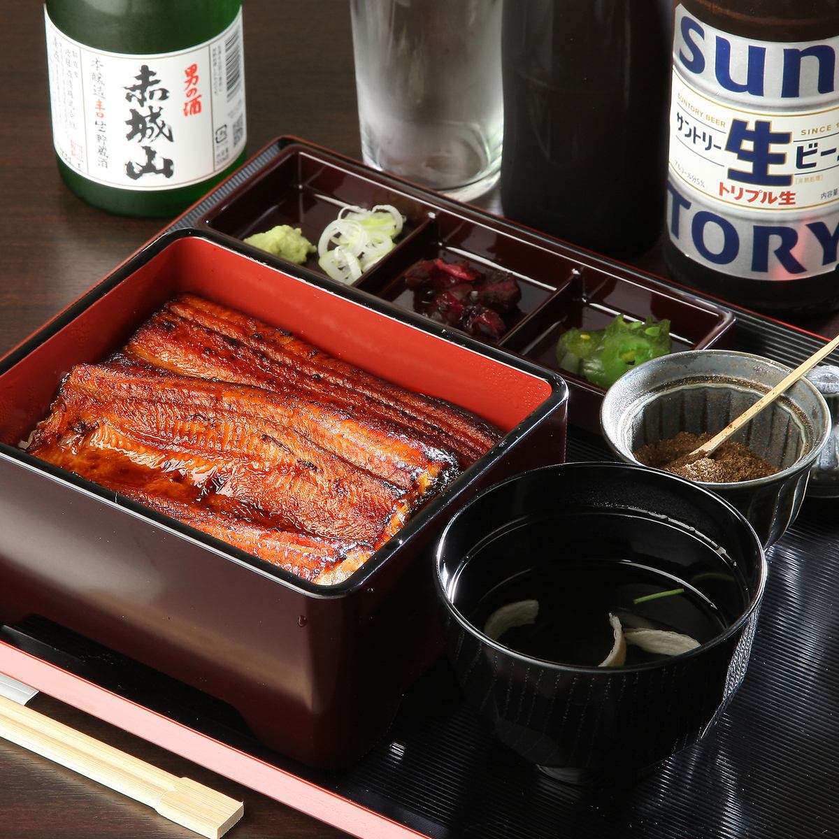 お昼から贅沢に、鰻重とお酒でランチを楽しみませんか？