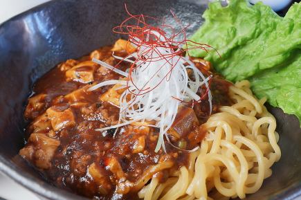 元祖紅焔そば ライスと温泉卵のセット1150円（税込）