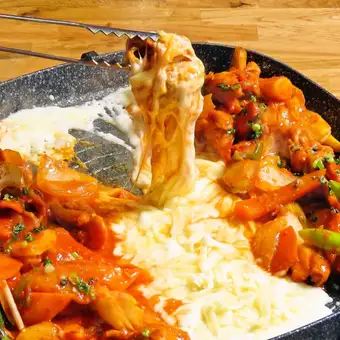 チーズタッカルビコ-ス全6 品/2.5時間飲み放題付 3380円(祝日と祝日の前の日を２時間利用可能)　