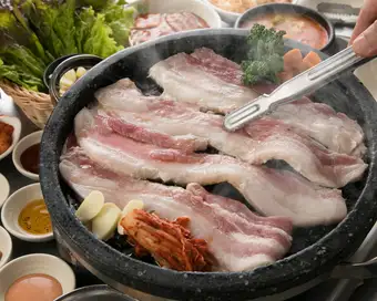豚やスペシャル 全８品／3 時間飲み放税込4880円（祝日と祝日の前の日を2.5時間利用可能