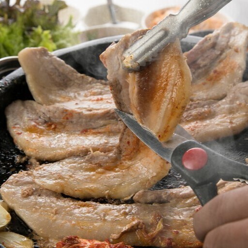 高コスパ◎名物サムギョプサルなど韓国料理とお酒を楽しむお店♪