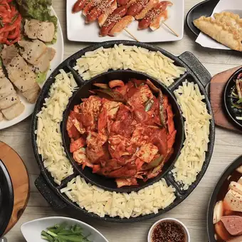 チーズタッカルビコ-ス全6 品/2.5時間飲み放題付 3380円(祝日と祝日の前の日を２時間利用可能)　