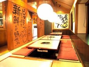 The spacious and spacious Japanese-style tatami mat seats are a space full of Japanese atmosphere that allows travelers on the way back from the airport and travelers to relax and enjoy a meal.