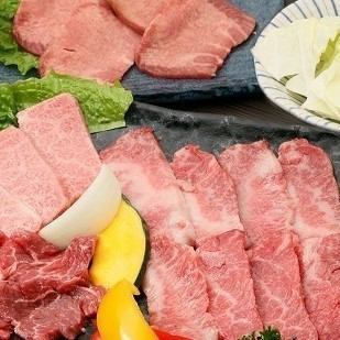 스테디셀러 고기를 유익하게 즐길 수 있다♪【유익 세트】전 8품 5,500엔(부가세 포함)