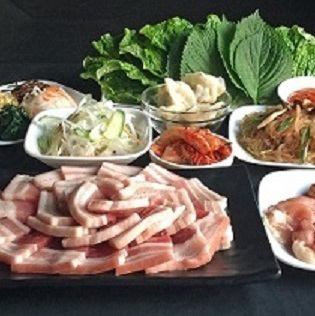 [A. All-you-can-eat Samgyeopsal] 2-hour system (last order 90 minutes) 2,860 yen / elementary school students 1,340 yen / 4 years old and over 680 yen (all tax included)