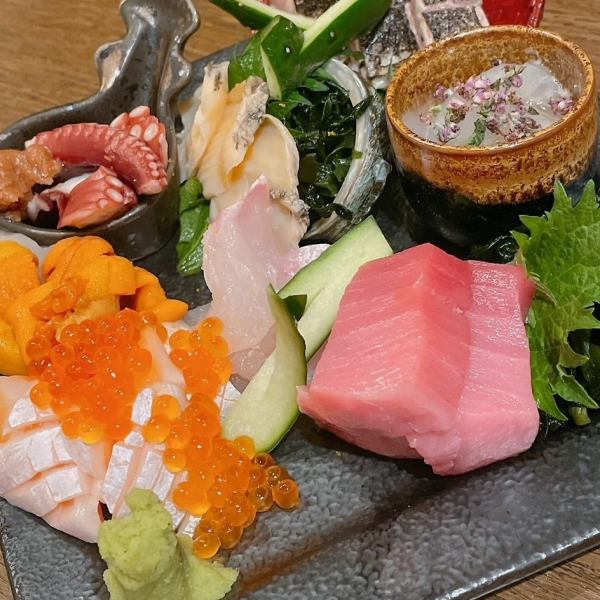 5 types of seasonal fish sashimi, 8 types (from 1078 yen including tax)
