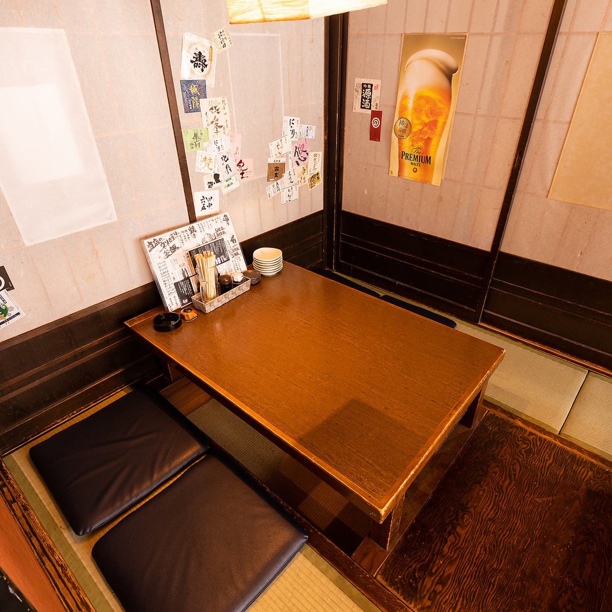 Old-style house interior.Enjoy seafood and kamameshi dishes at a sunken kotatsu or seated.