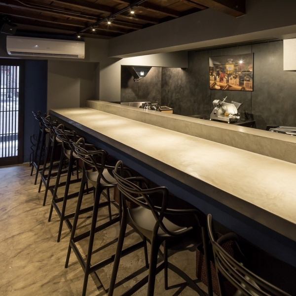 Counter seats where you can enjoy your meal in subdued lighting.Recommended for solo diners, friends, or colleagues at lunchtime.