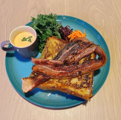 厚切り食パンのお食事フレンチトースト
