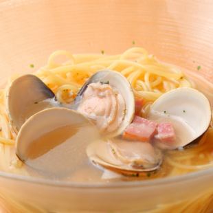 Clam soup pasta