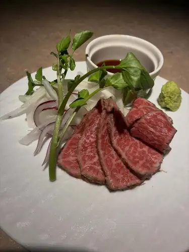 〜Today’s Special 〜

_

佐賀牛のタタキ　¥2180

ステーキはもちろんのこと、タタキやローストビーフなど、お肉本来の味も楽しむことができます。
佐賀県から直送で来る鮮度抜群の佐賀牛を丁寧にゆっくりと低温調理し、時間をかけて仕込む当店のおすすめの一品です。
当店自慢のクラフトビールからIPAなどとペアリングで是非。

_

OPEN 17:00ー05:00 (L.O.04:00）
@vesta_beerbar 

#関内 
#横浜 
#横浜グルメ 
#横浜ディナー
#馬車道
